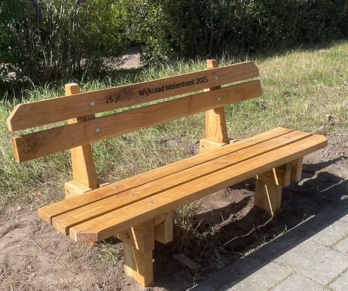 Jubileumbankjes in de wijk Molenhoek - Rosmalen